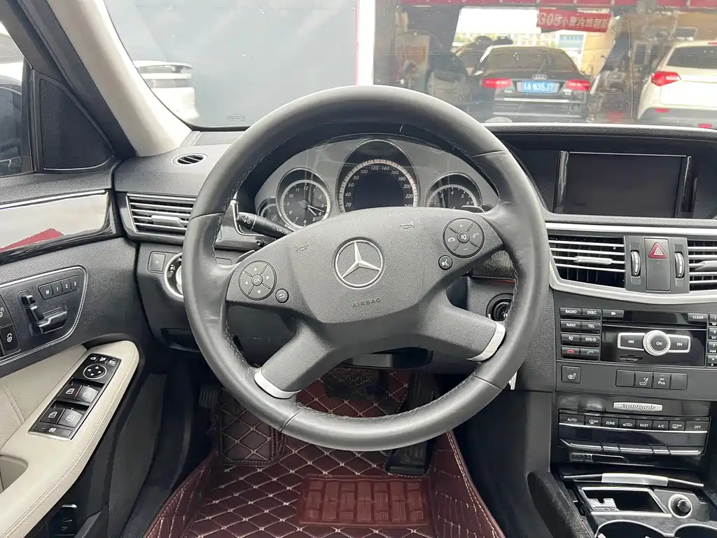 Mercedes-Benz E-Class 2012 — фото 14