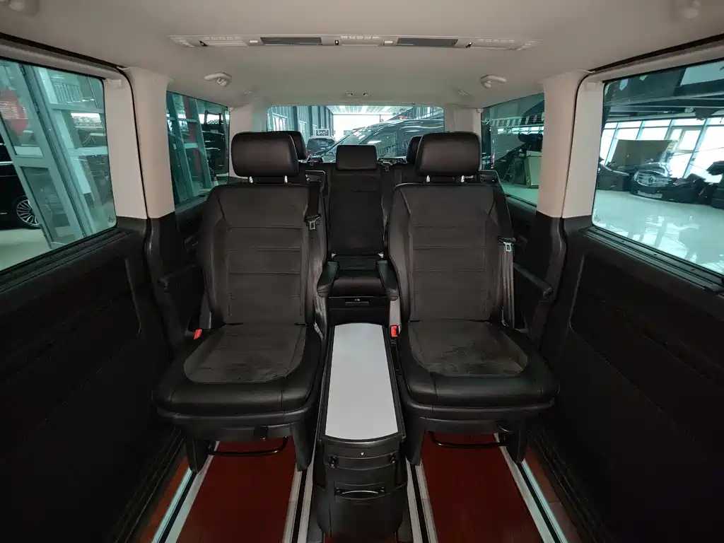Volkswagen Multivan 2018 — фото 11