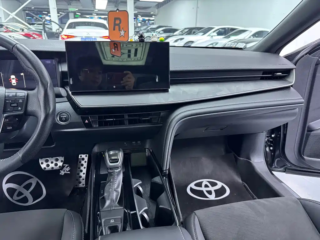 Toyota Camry 2025 — фото 11