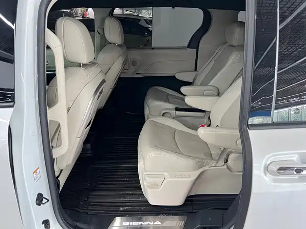 Toyota Sienna 2024