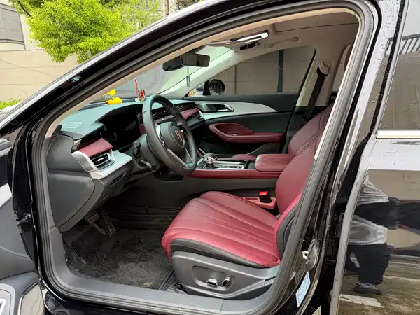 Hongqi H5 2025