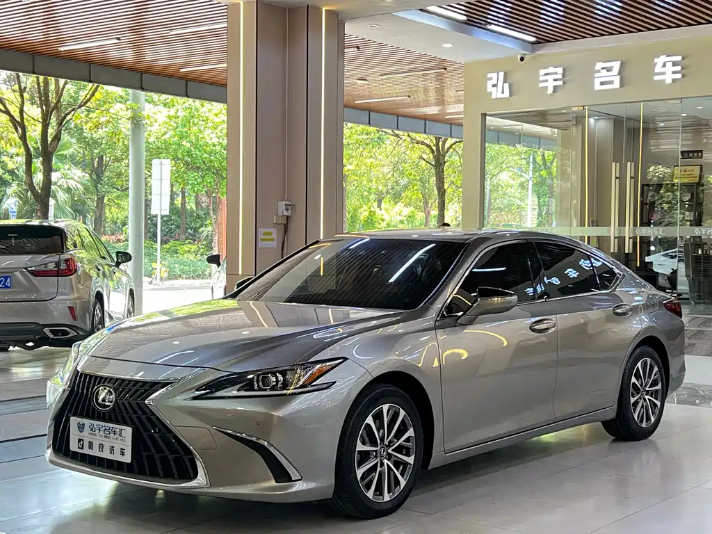 Lexus ES 2023 — фото 1