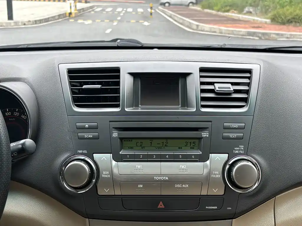 Toyota Highlander 2010 — фото 16