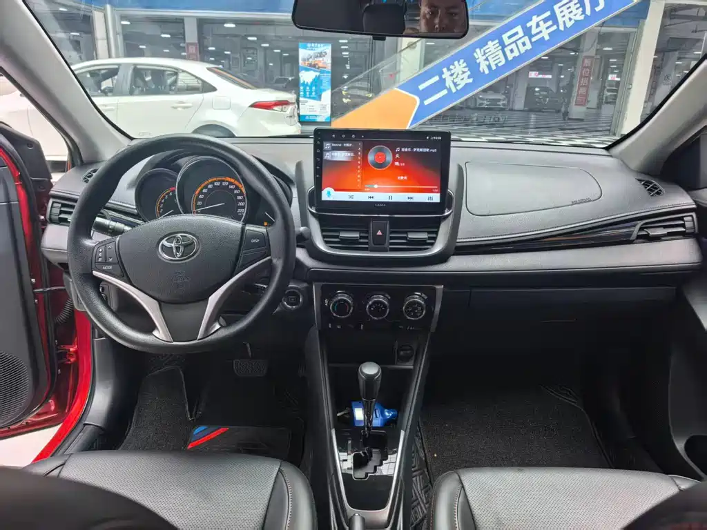 Toyota Yaris L 2022 — фото 17