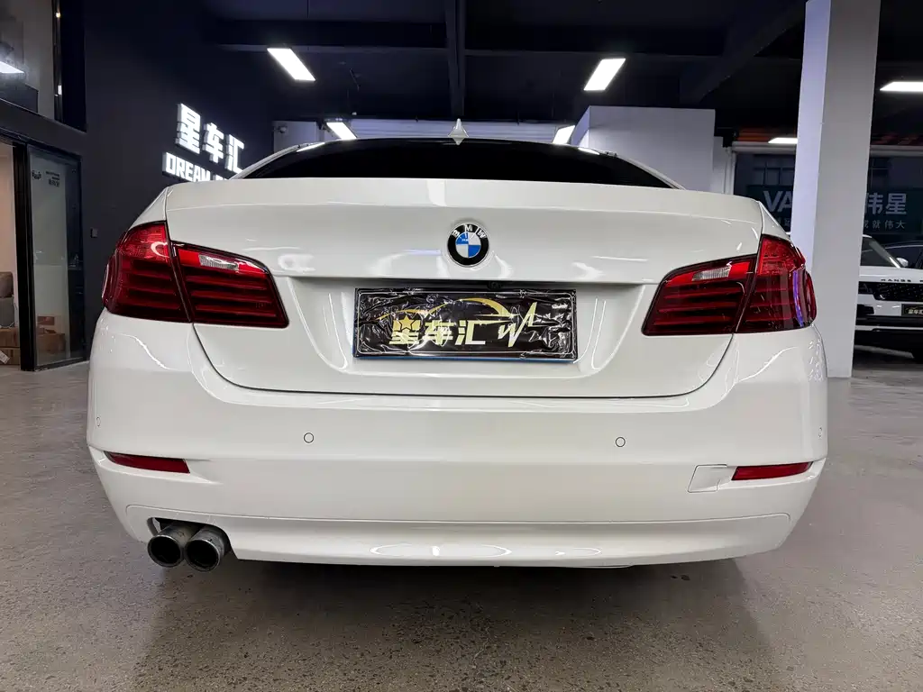 BMW 5 Series 2017 — фото 12