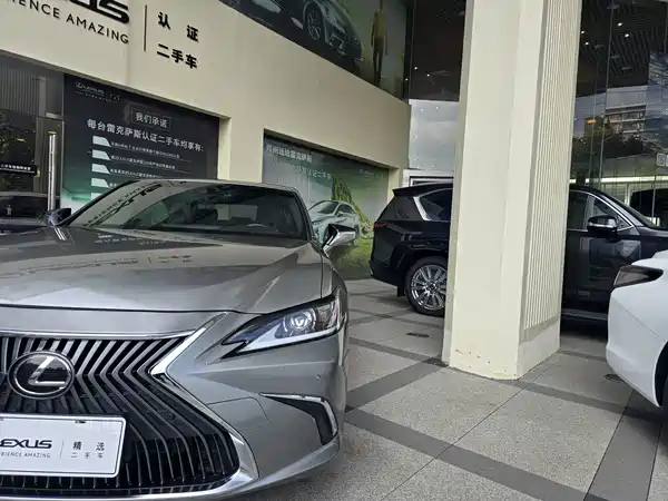 Lexus ES 2020