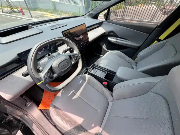 Lynk & Co Z20 2025