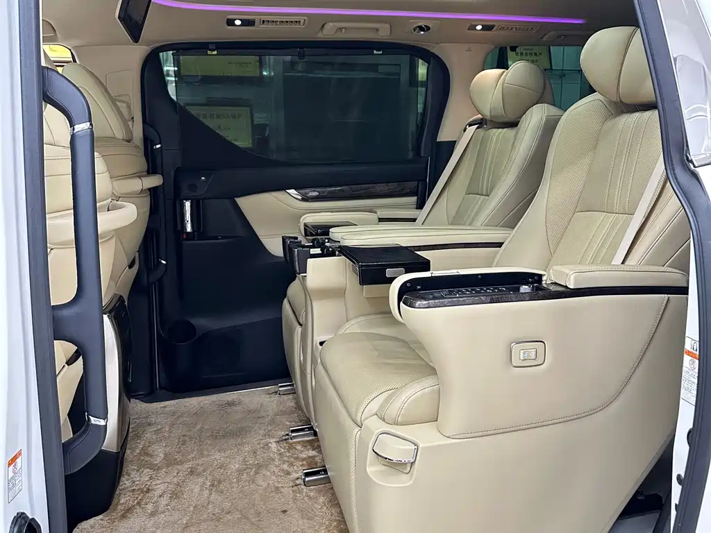 Toyota Alphard 2021 — фото 8