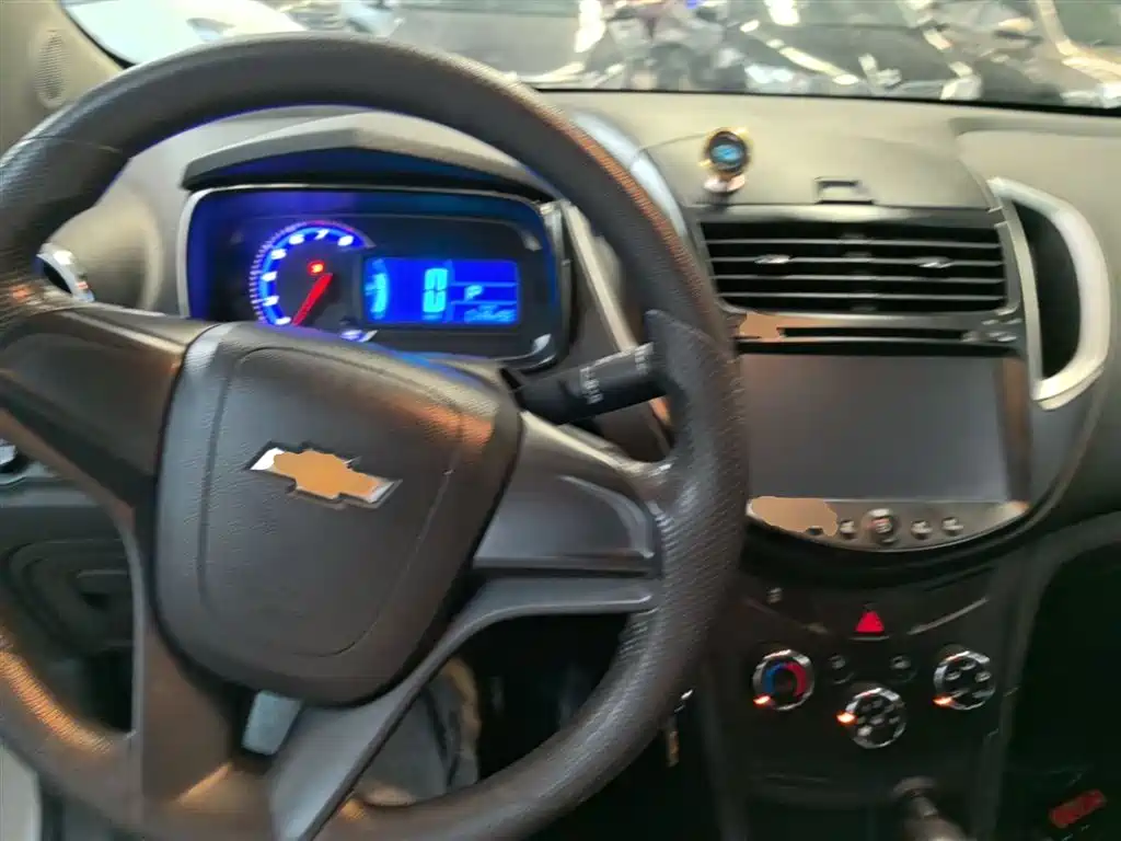 Chevrolet Trax 2015 — фото 10