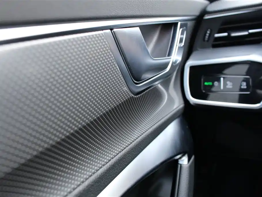 Audi A6L 2023 — фото 13