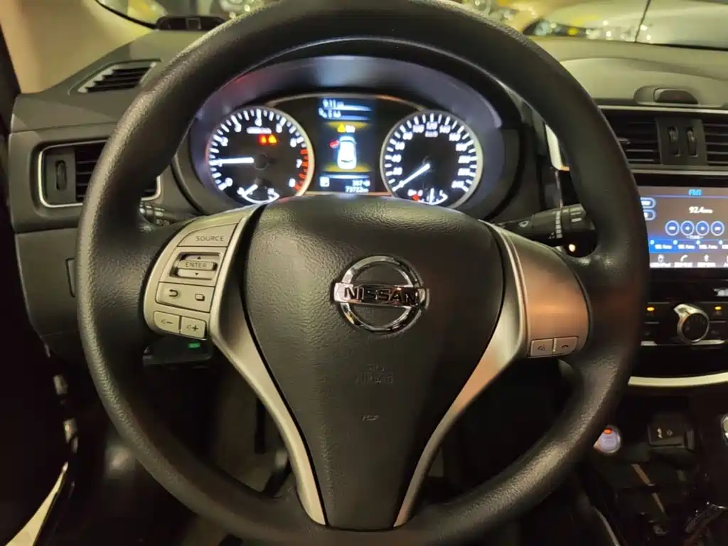 Nissan Tiida 2017 — фото 11