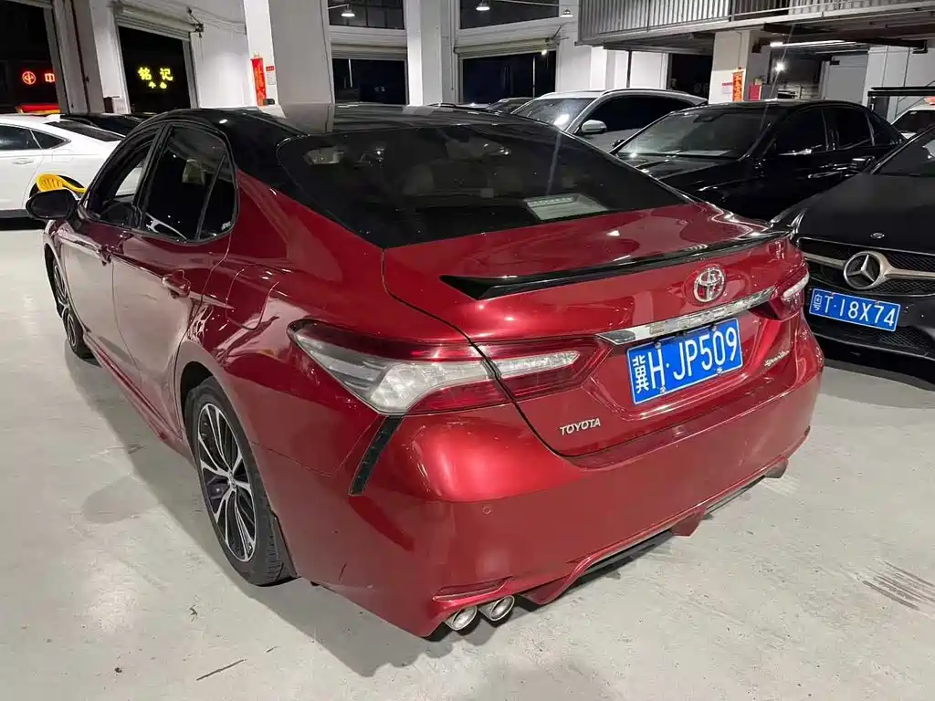 Toyota Camry 2019 — фото 4
