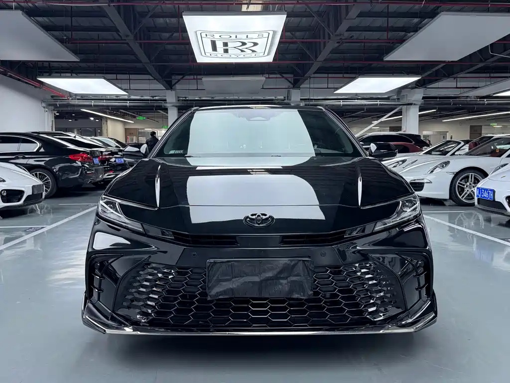 Toyota Camry 2025 — фото 2