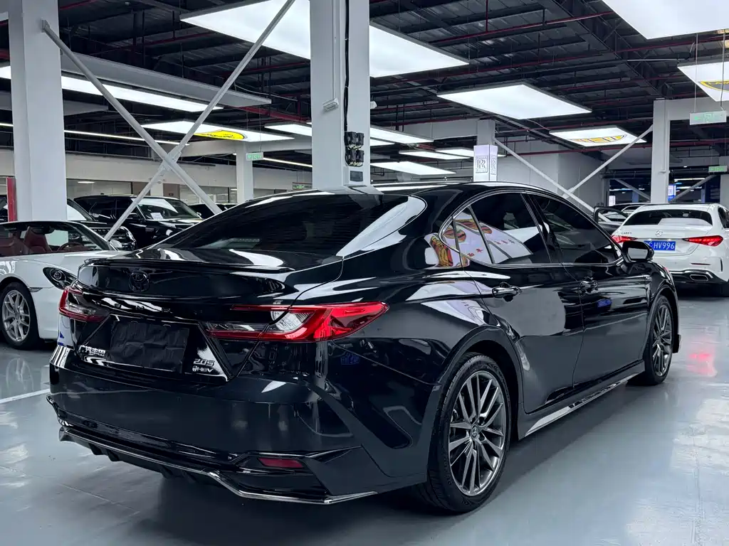 Toyota Camry 2025 — фото 19