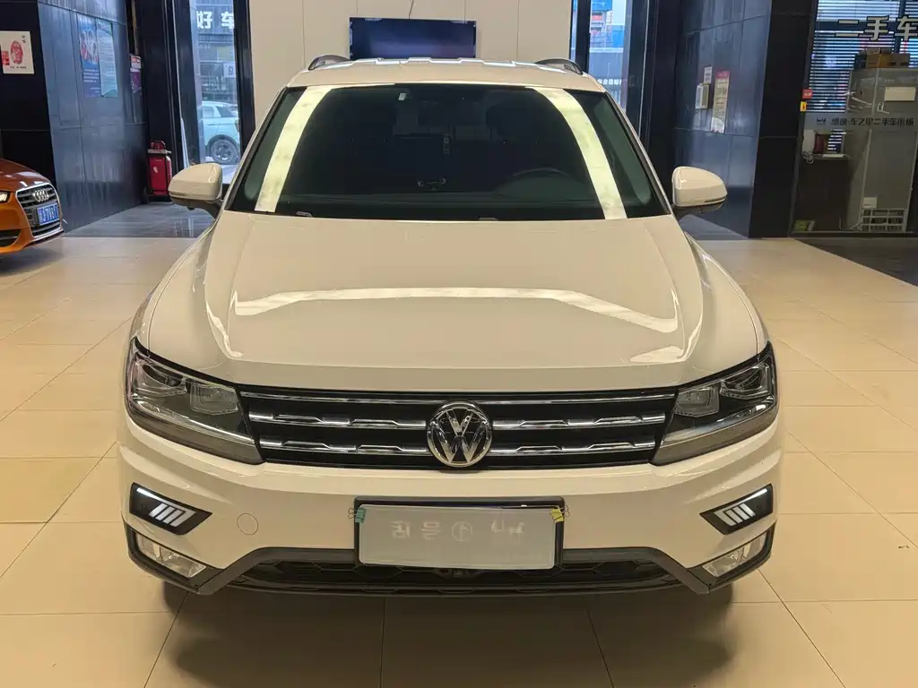 Volkswagen Tiguan L 2018 — фото 12