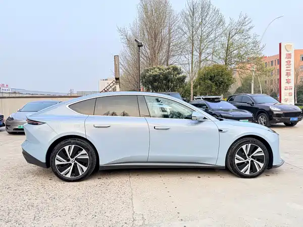 NIO ET5 2025