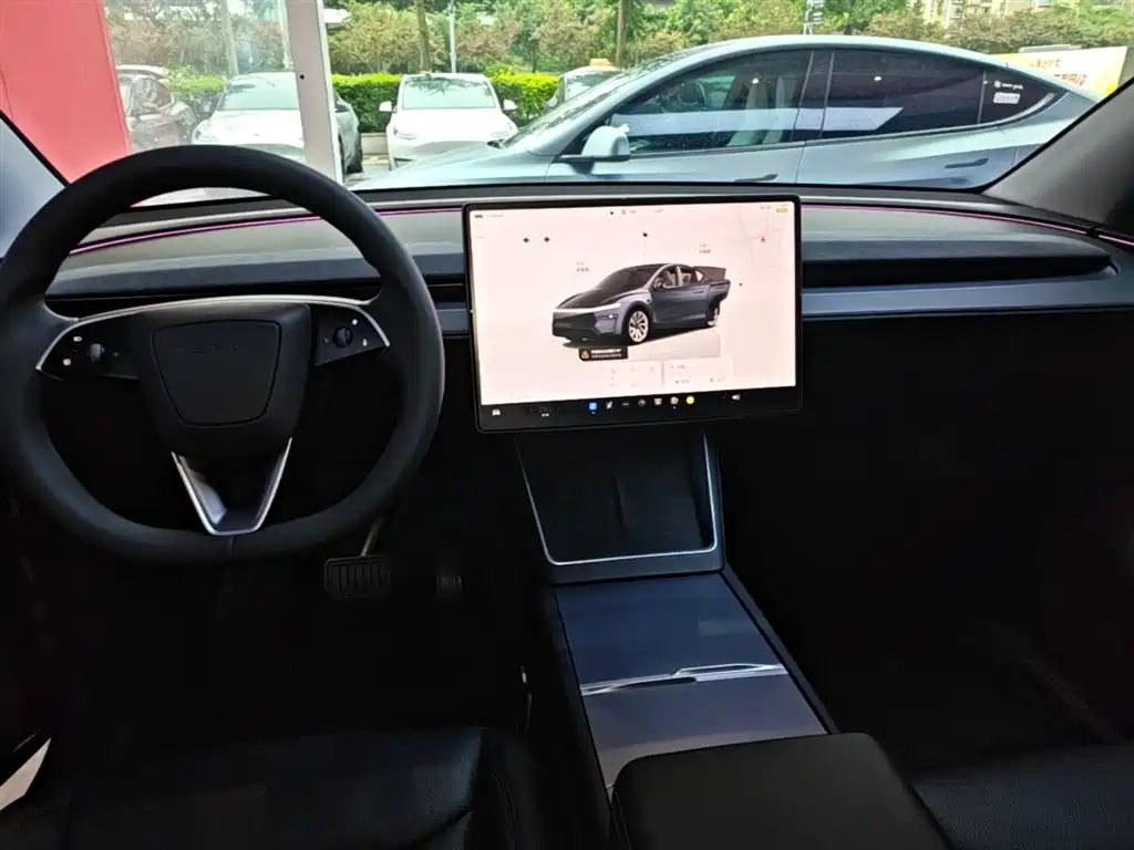 Tesla Model Y 2025 — фото 10