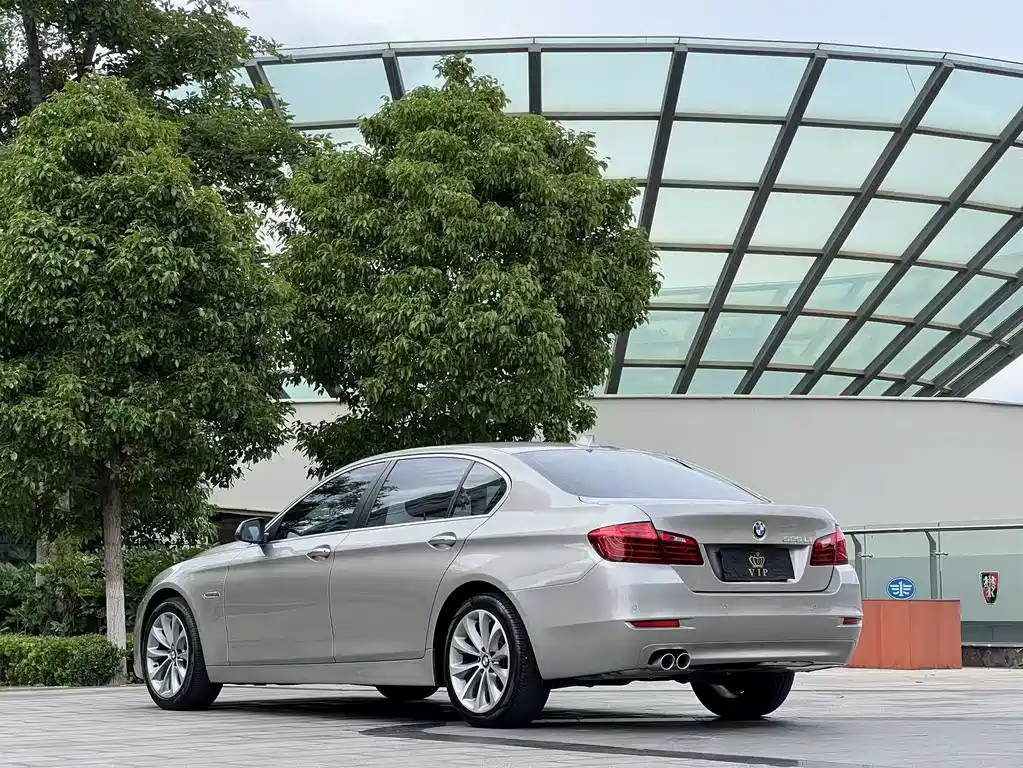 BMW 5 Series 2016 — фото 6