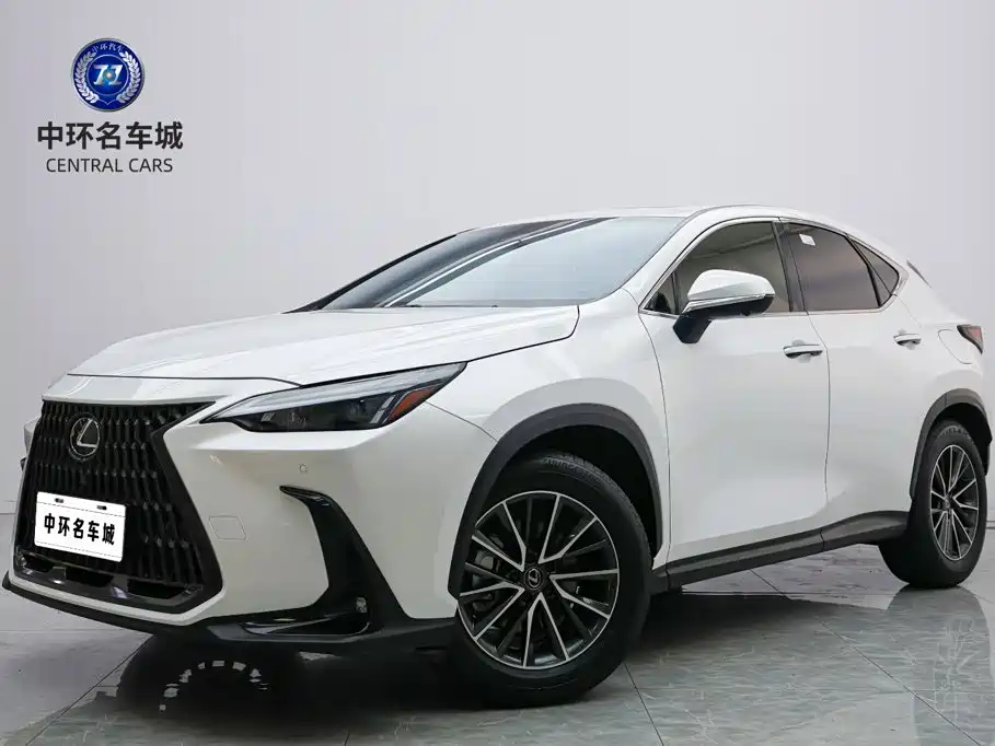 Lexus NX 2024
