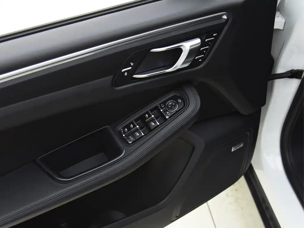Porsche Macan 2016 — фото 13