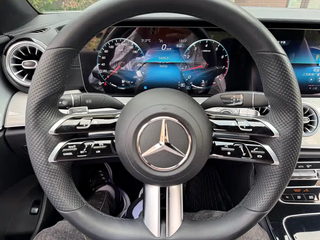 Mercedes-Benz E-Class 2023 — фото 16