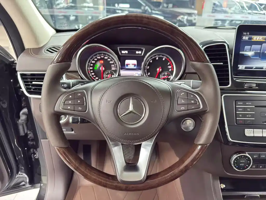 Mercedes-Benz GLS 2018 — фото 8