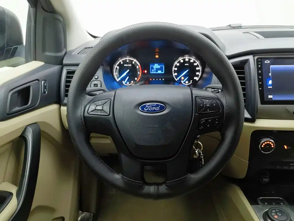 Ford Everest 2017 — фото 11