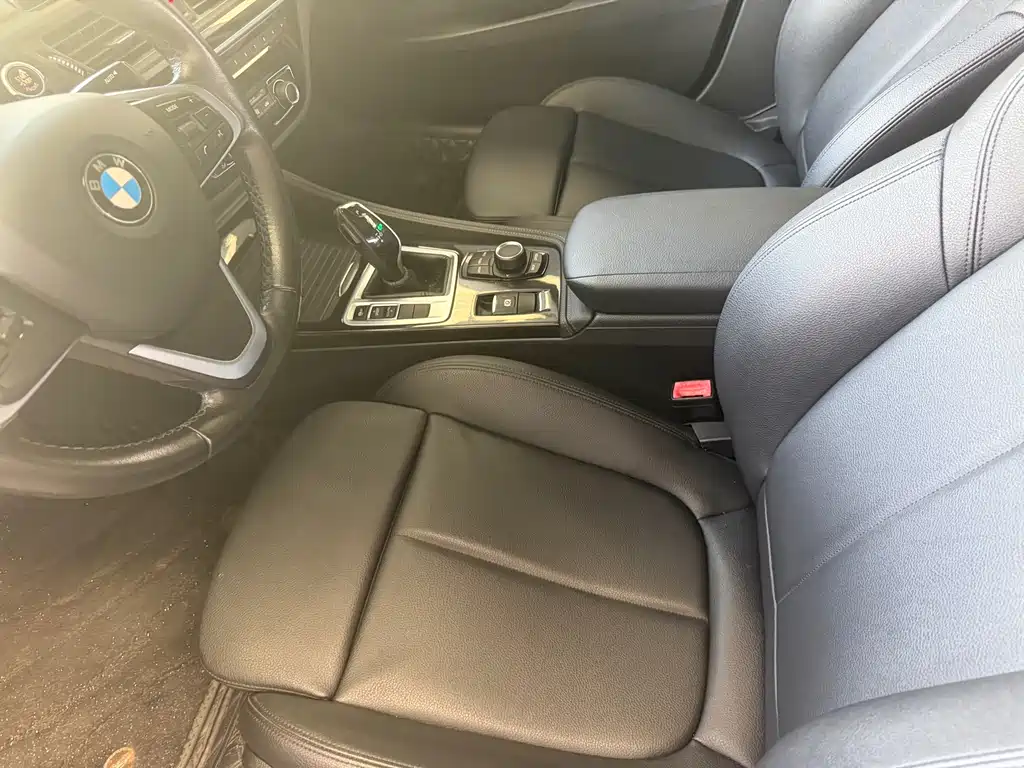 BMW 1 Series 2018 — фото 11