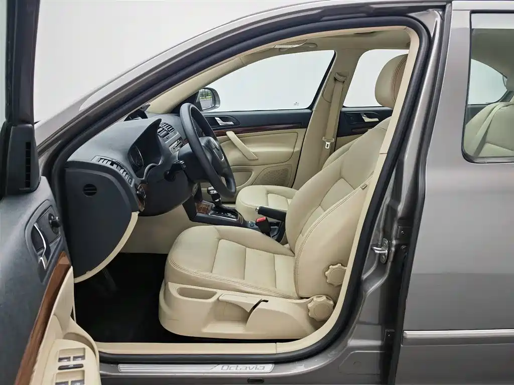 Skoda Octavia 2013 — фото 10
