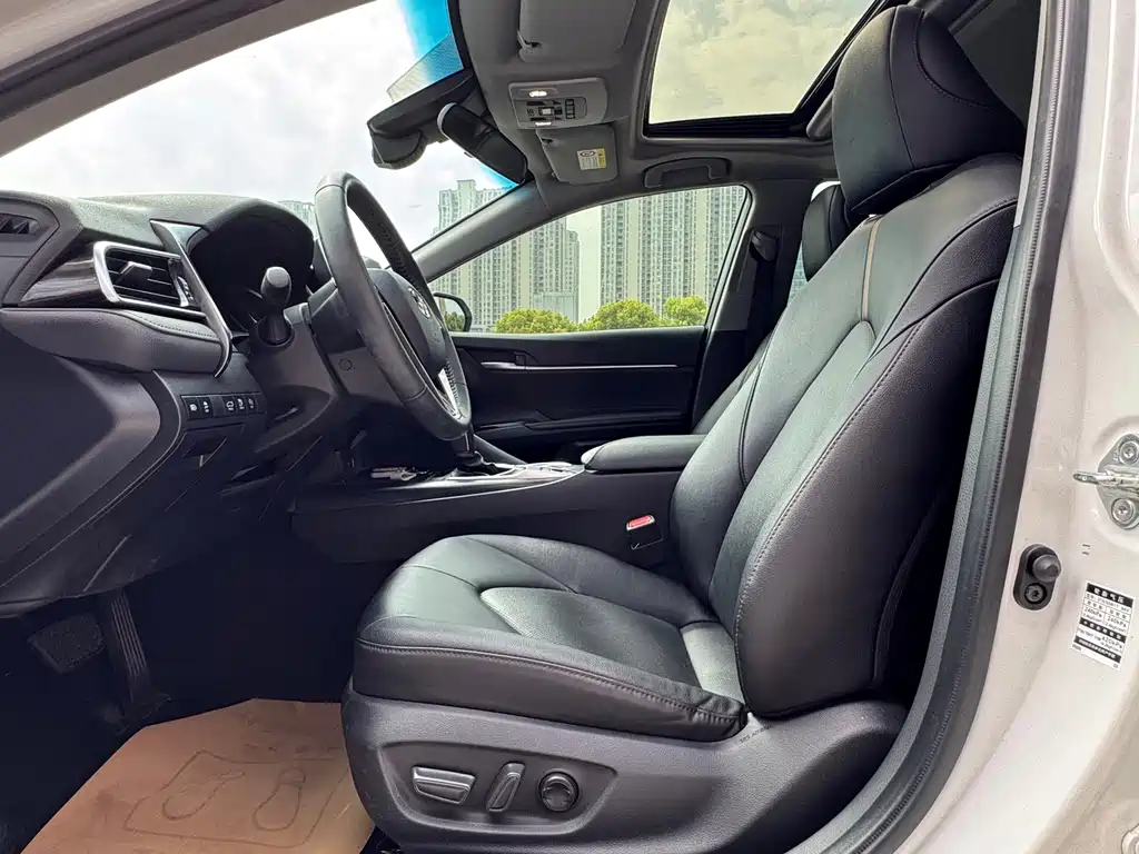 Toyota Camry 2022 — фото 12