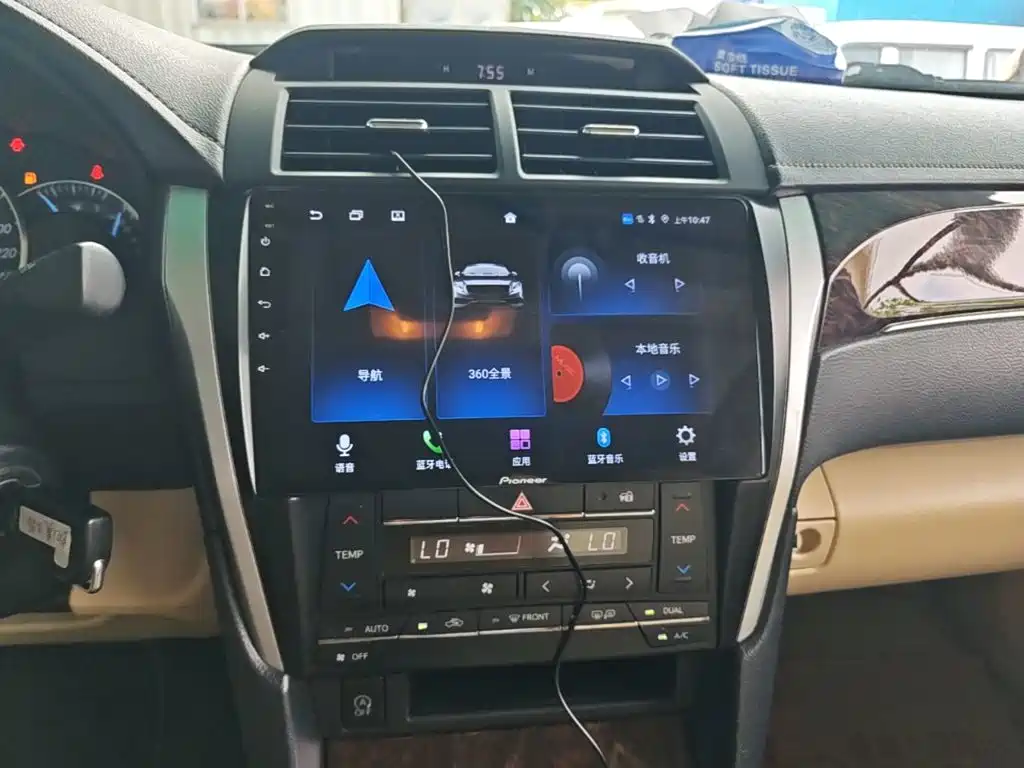 Toyota Camry 2017 — фото 9