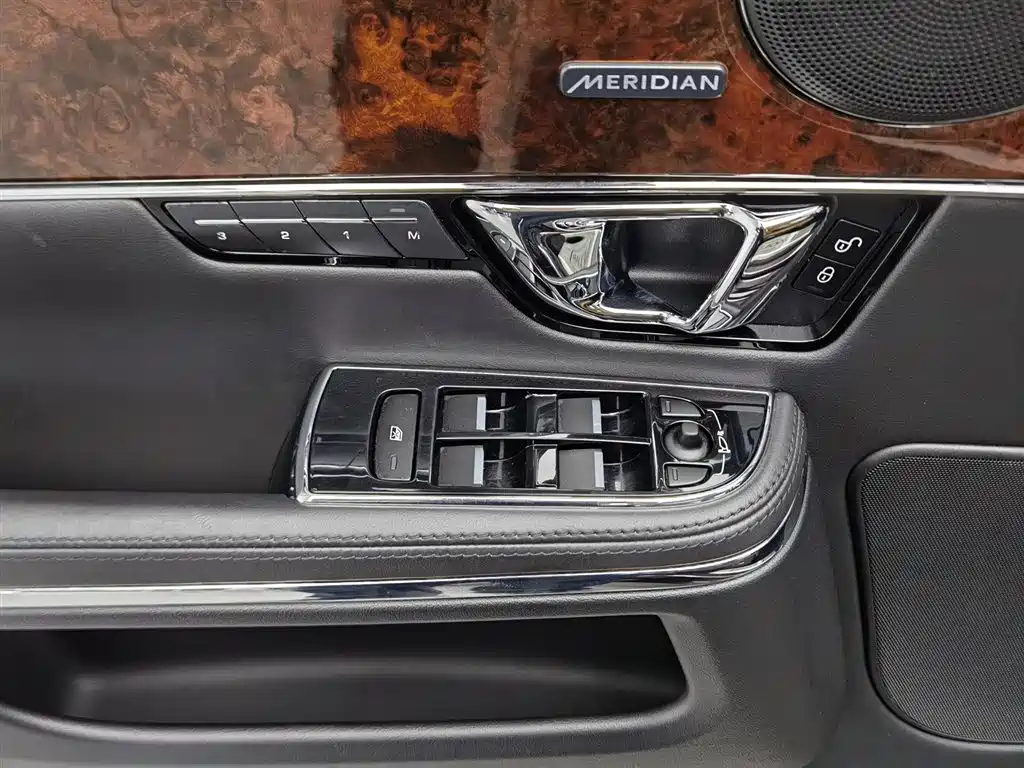 Jaguar XJ 2014 — фото 9