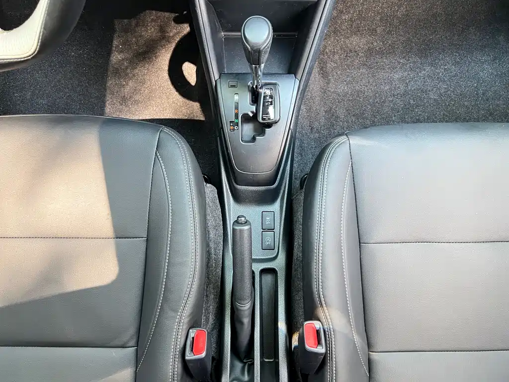 Toyota Yaris L 2022 — фото 13