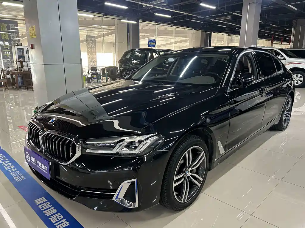 BMW 5 Series 2022 — фото 1