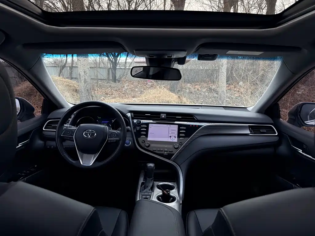 Toyota Camry 2019 — фото 7