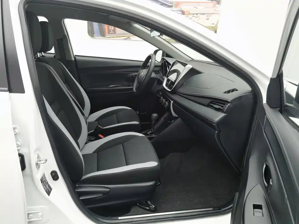 Toyota Yaris L 2020 — фото 23