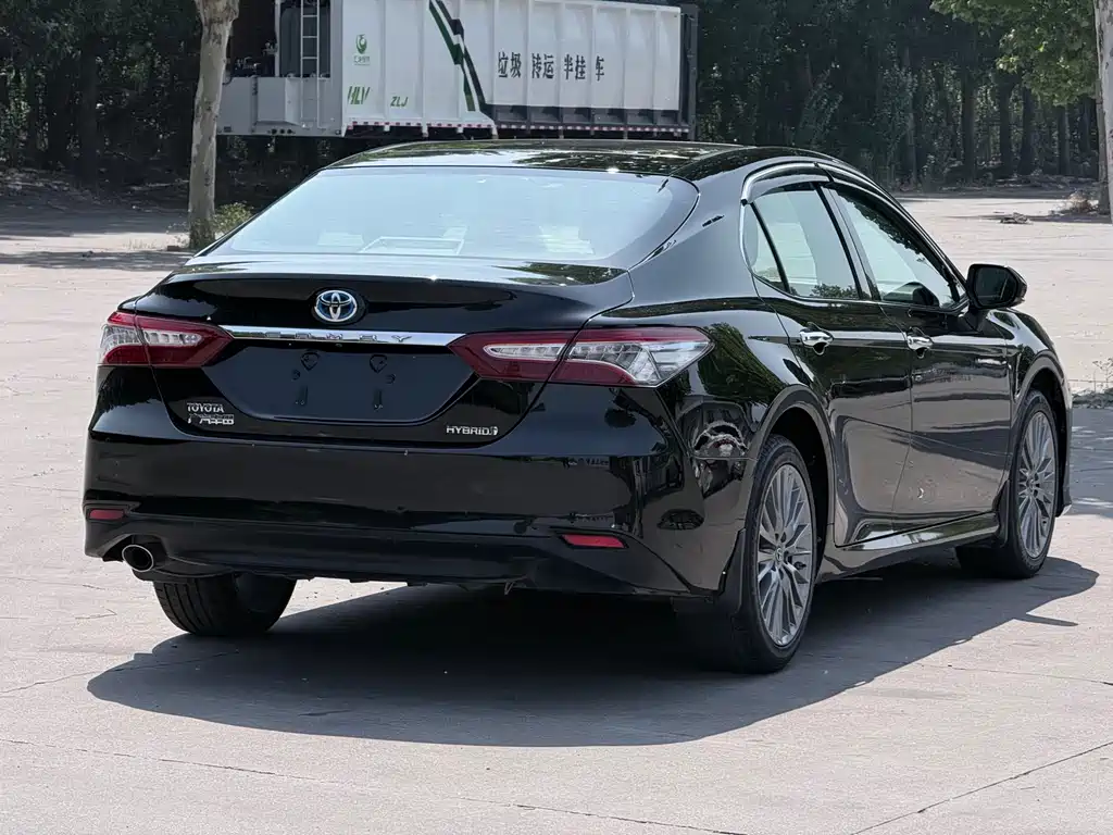 Toyota Camry 2019 — фото 4