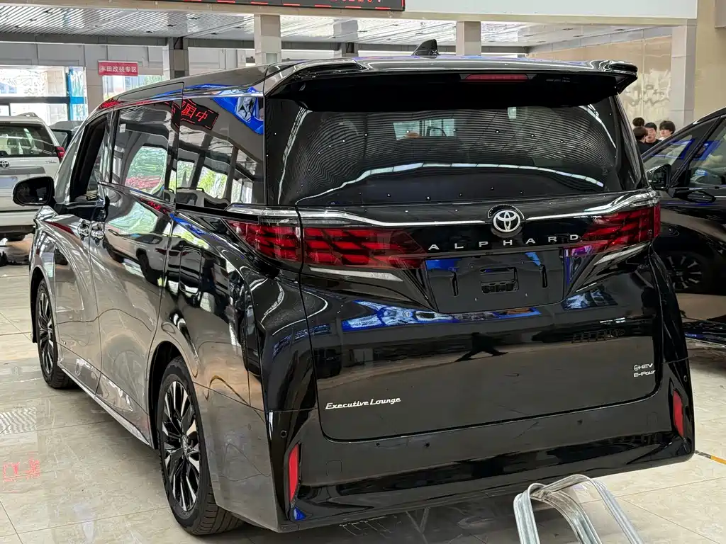 Toyota Alphard — фото 10