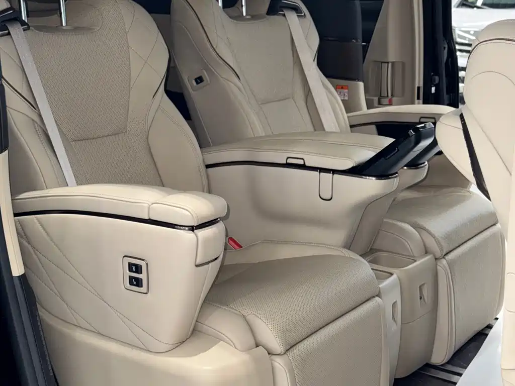 Toyota Vellfire 2024 — фото 8