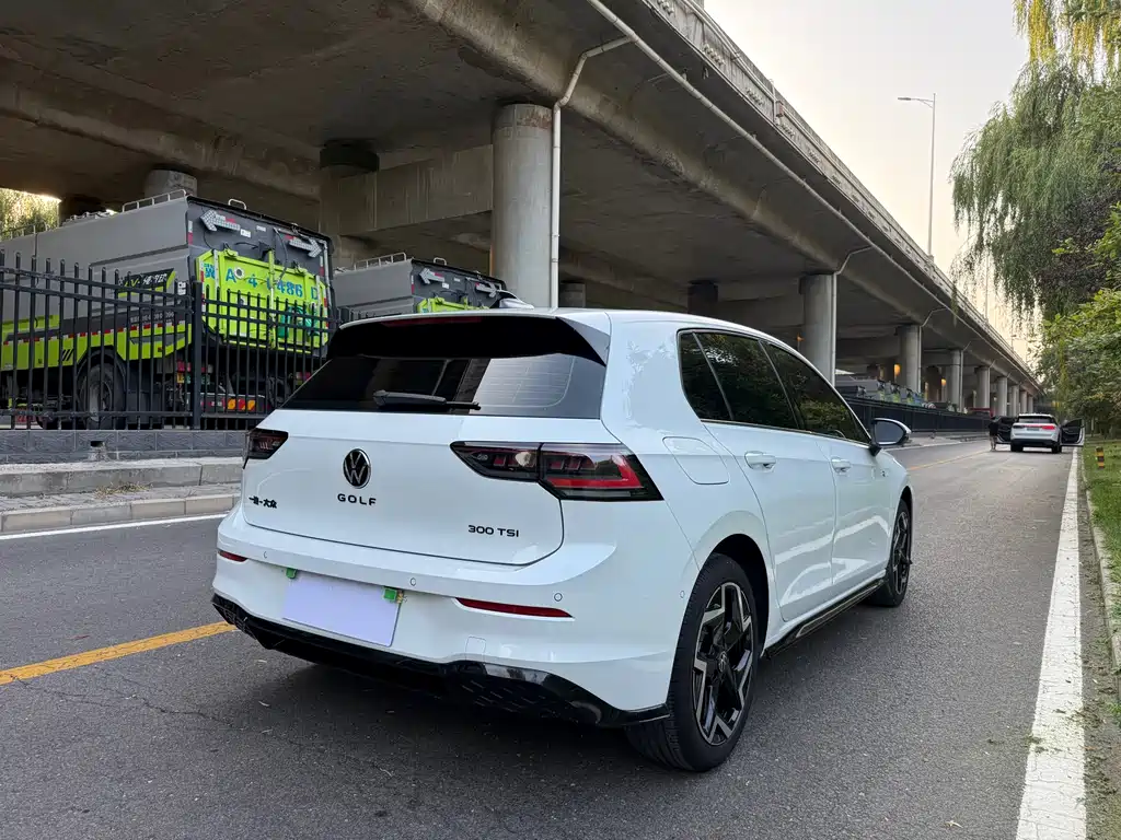 Volkswagen Golf 2025