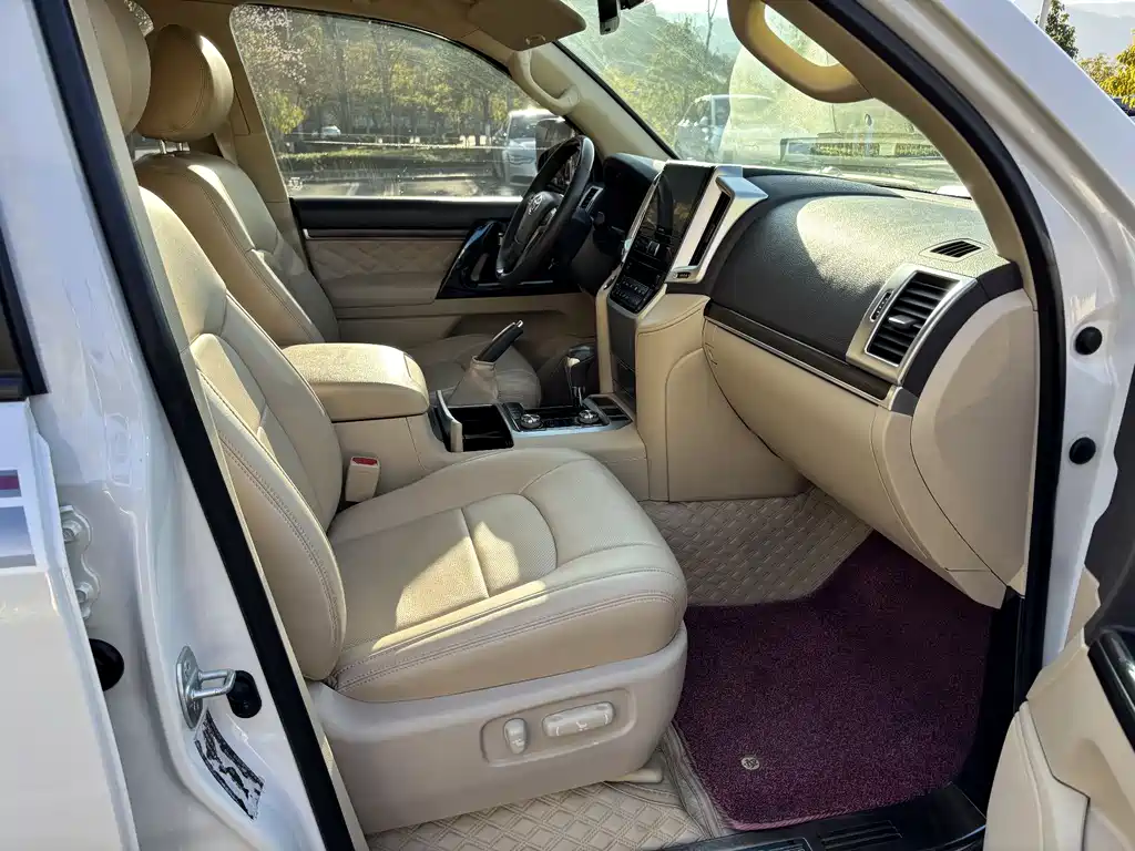 Toyota Land Cruiser 2018 — фото 10