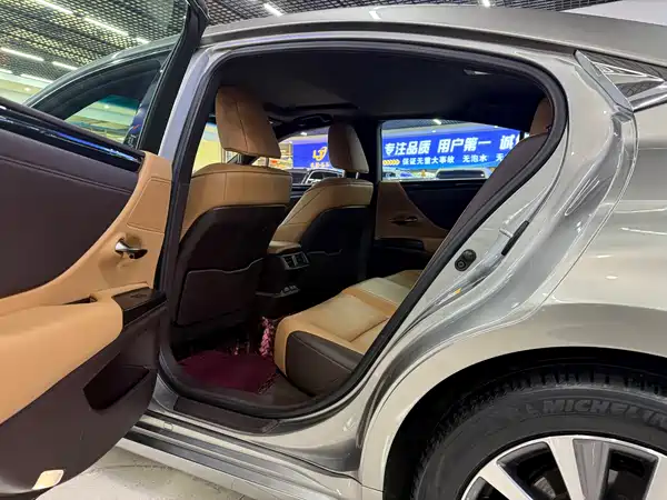 Lexus ES 2018