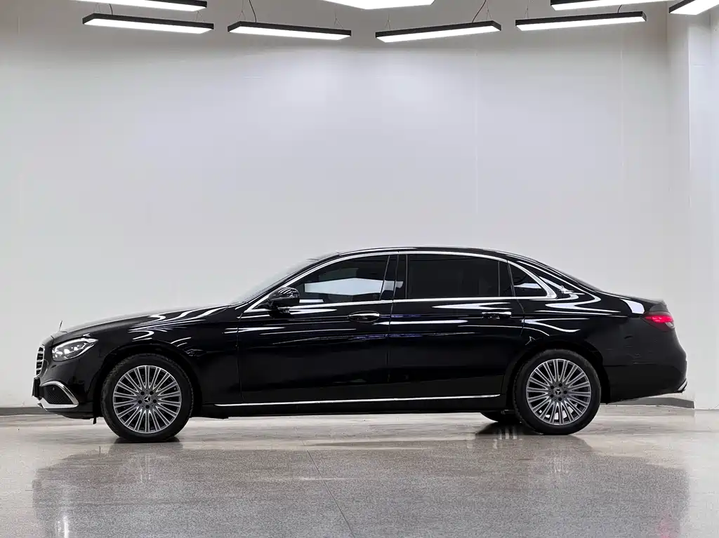 Mercedes-Benz E-Class 2023 — фото 4