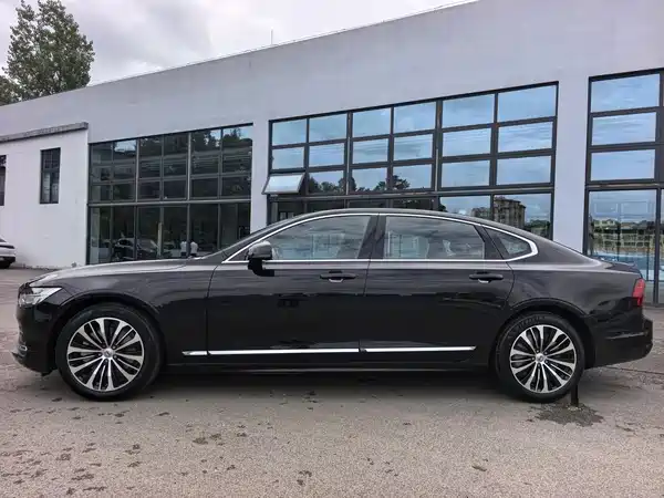 Volvo S90 2025