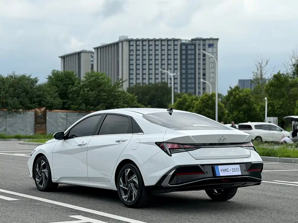 Hyundai Elantra 2025 — фото 17