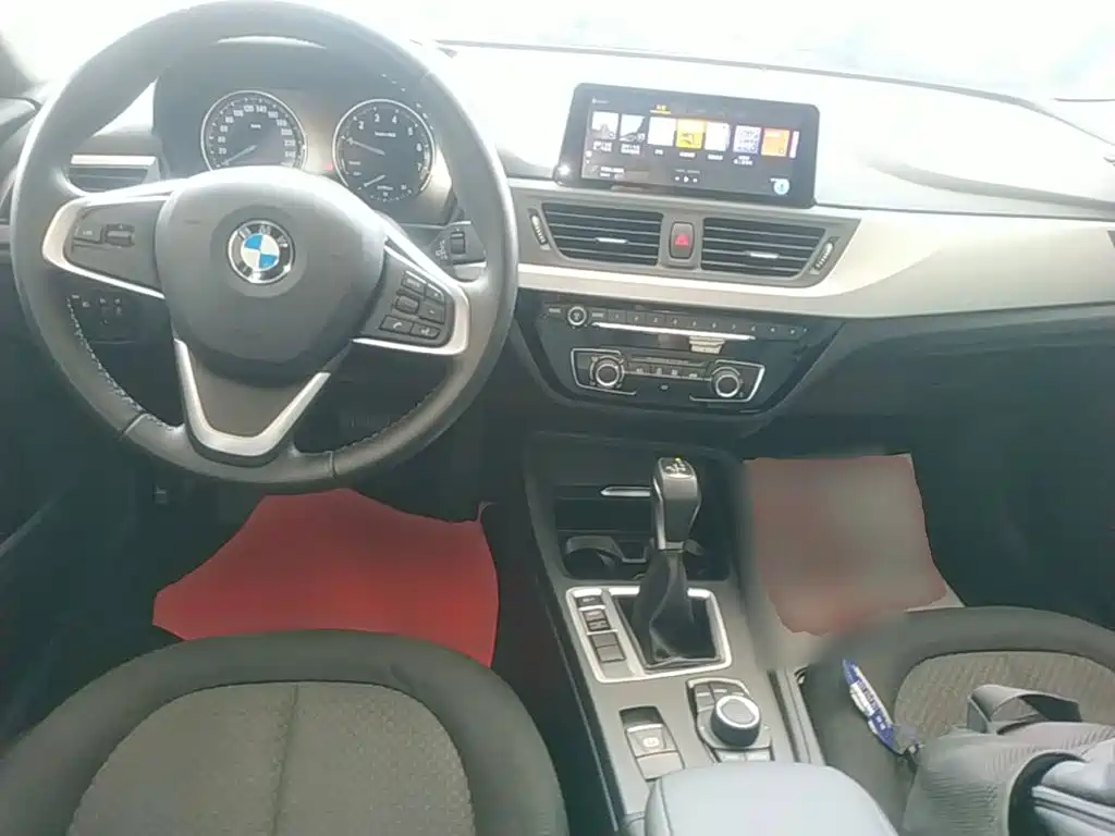 BMW 1 Series 2018 — фото 10