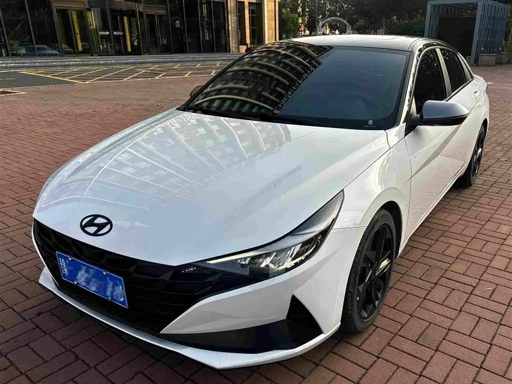Hyundai Elantra 2022 — фото 1