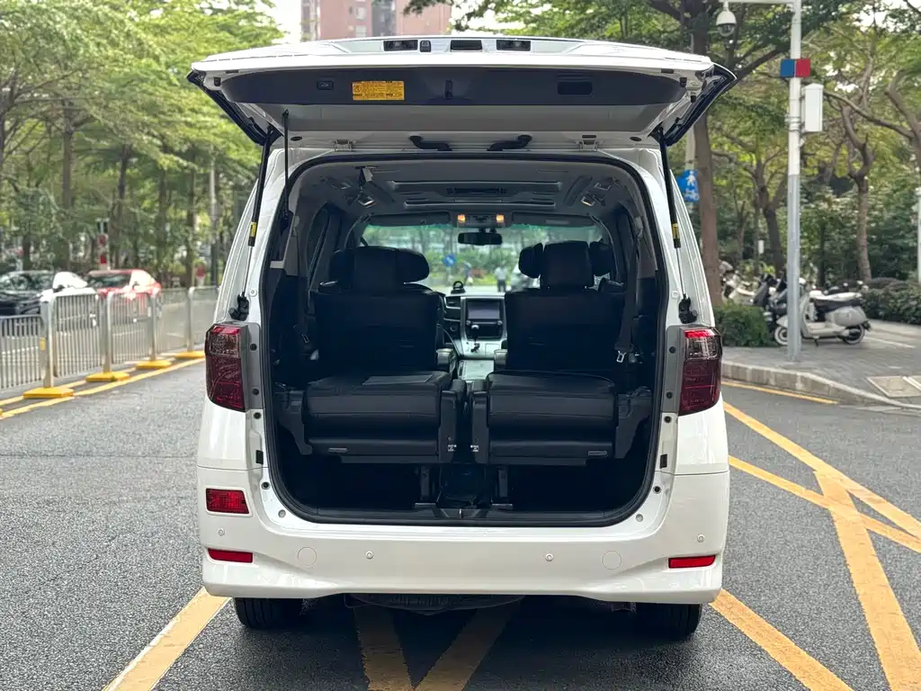 Toyota Alphard 2014 — фото 17