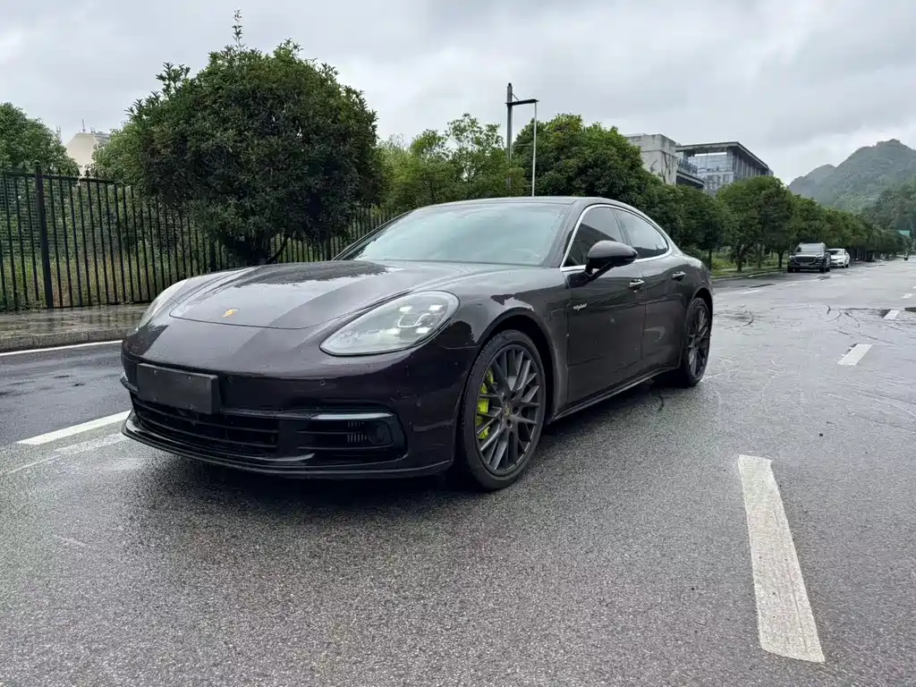 Porsche Panamera Hybrid 2019