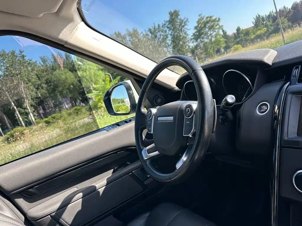 Land Rover Discovery 2018 — фото 20